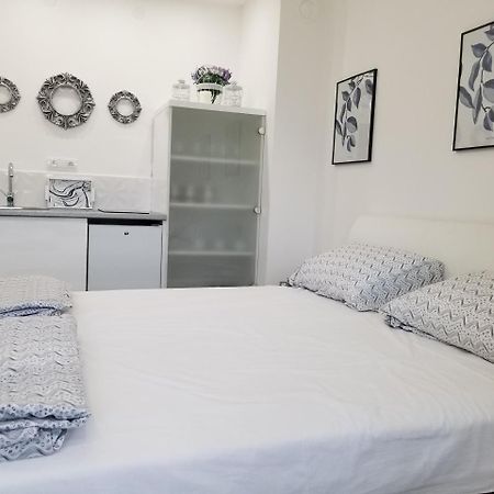 Studio Angel Stan Na Dan Novi Sad Exteriör bild