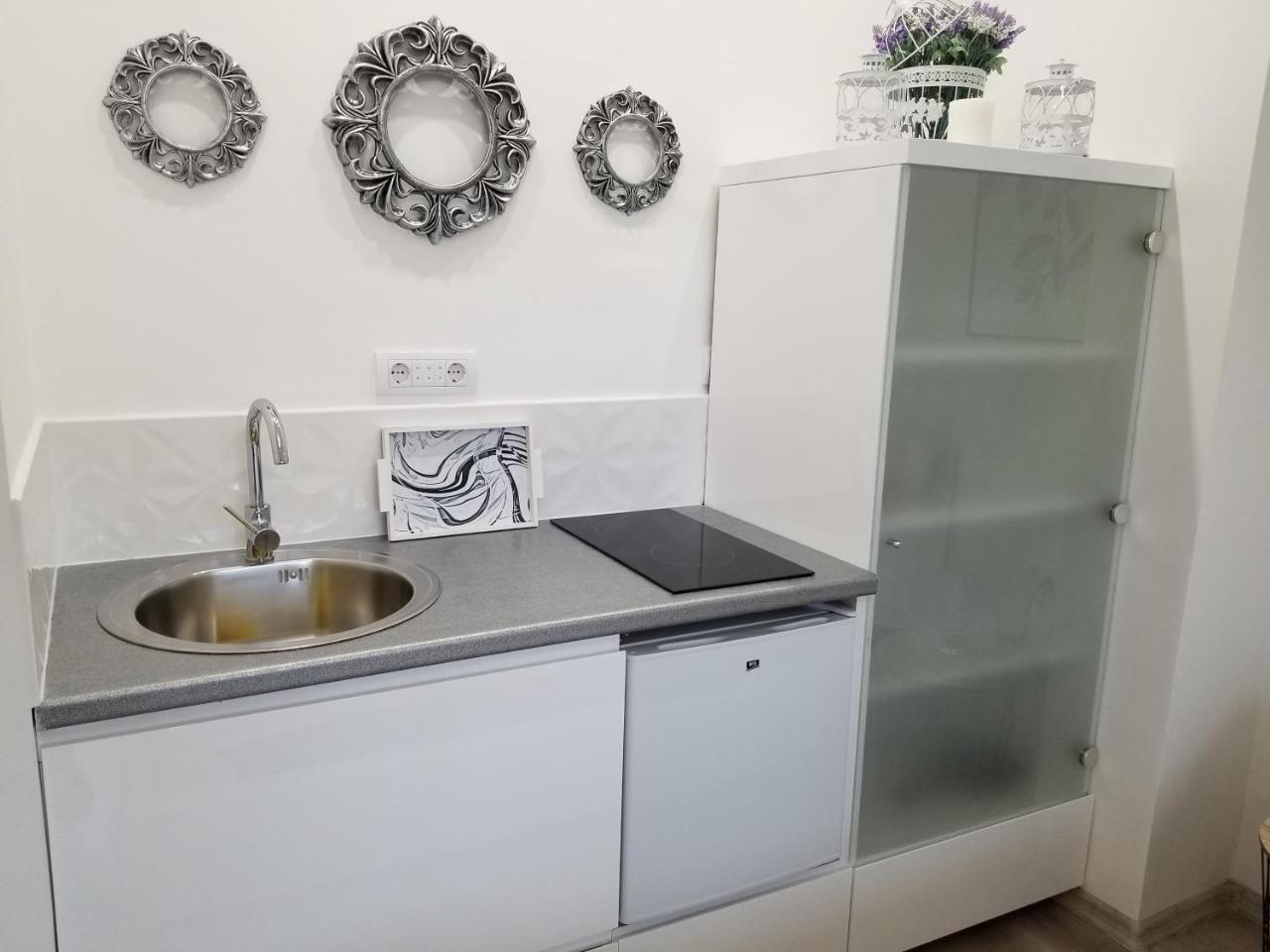 Studio Angel Stan Na Dan Novi Sad Exteriör bild