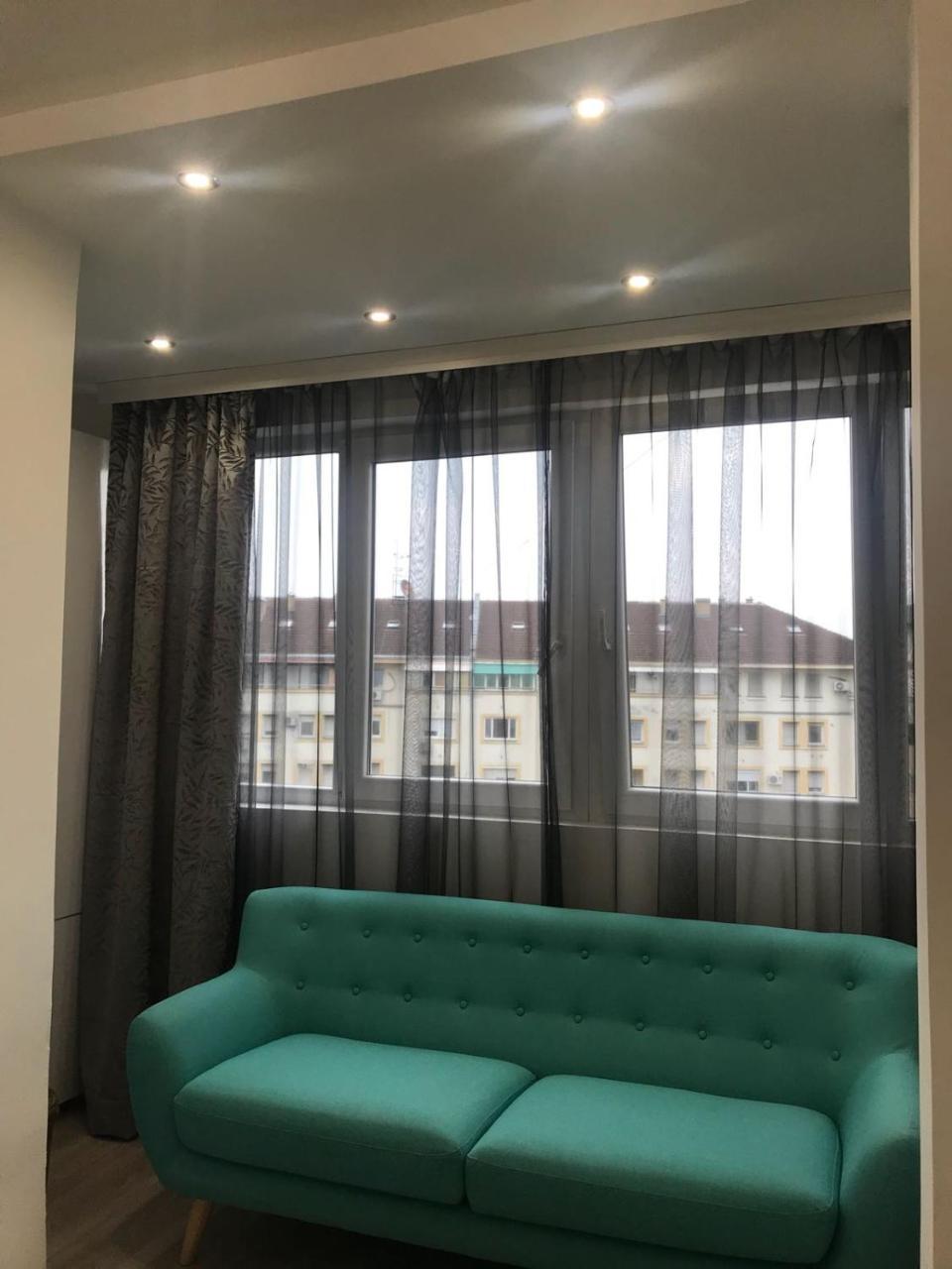Studio Angel Stan Na Dan Novi Sad Exteriör bild