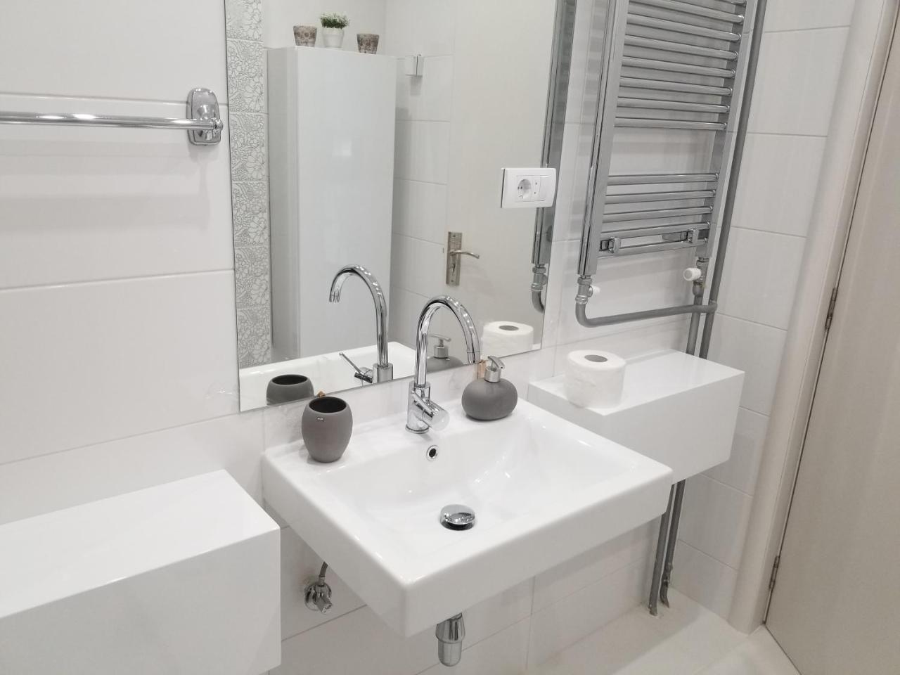 Studio Angel Stan Na Dan Novi Sad Exteriör bild