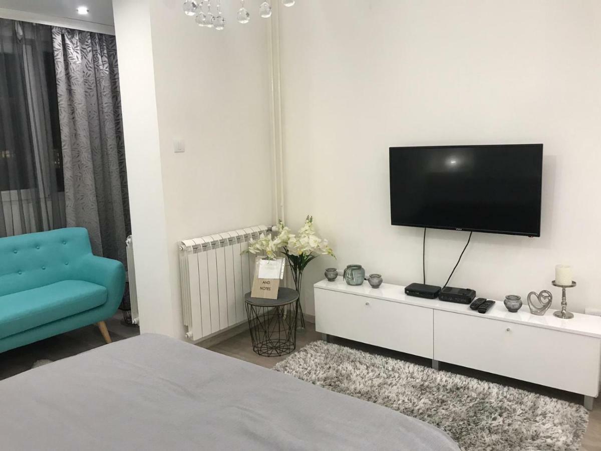 Studio Angel Stan Na Dan Novi Sad Exteriör bild