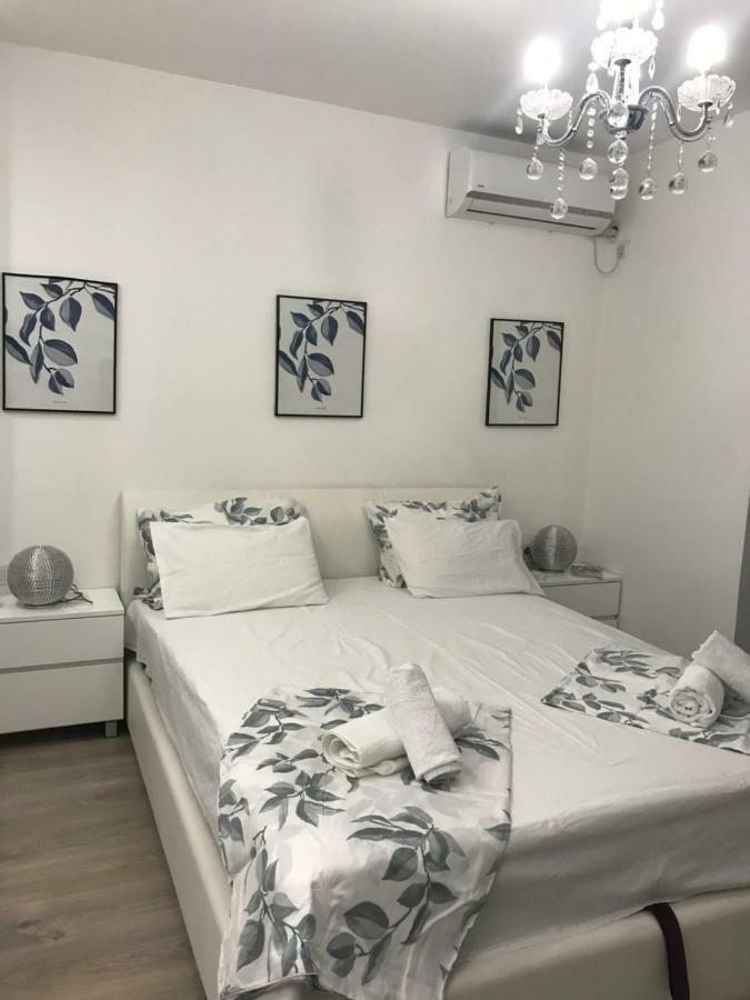 Studio Angel Stan Na Dan Novi Sad Exteriör bild